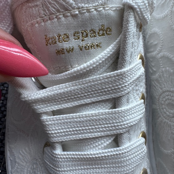 Kate Spade Triple Kick Floral Eyelet & Pearl Sneakers Bridal NEW White Size 8 - Picture 3 of 7